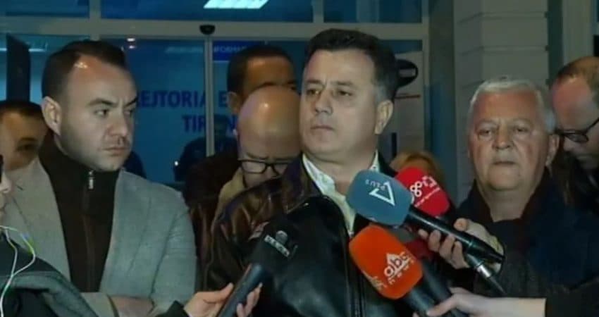 Deputetët e PD-së përplasen me policinë, Noka: Protestuesit janë dhunuar (VIDEO)