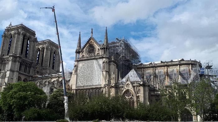 Kantieri i Notre-Dame rihapet sërish në gusht