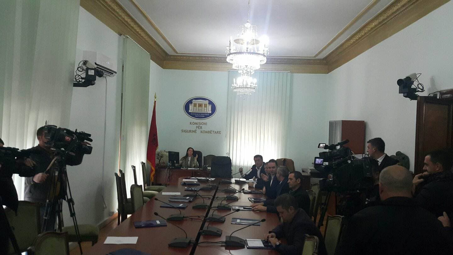 Noka dhe Felaj përplasen sërish te Komisioni i Sigurisë, maxhoranca largohet nga salla