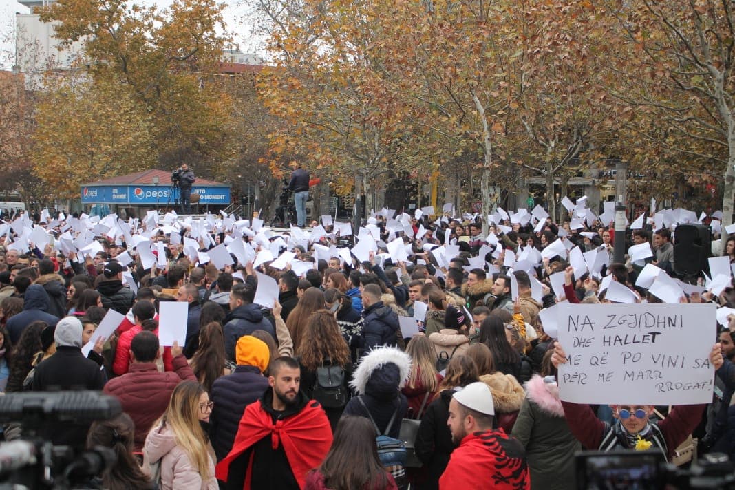 Studentët "kthejnë" opozitën në Parlament, Rama: Kjo lojë duhet të marrë fund (VIDEO)
