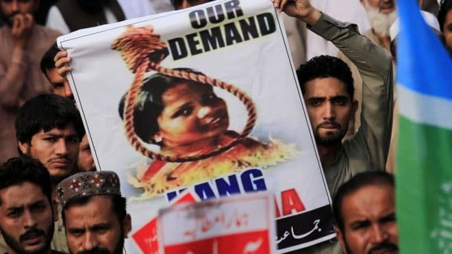 Gruaja e akuzuar për blasfemi, ndalohet të largohet nga Pakistani, avokati i saj fluturon drejt Europës pas kërcënimeve me vdekje