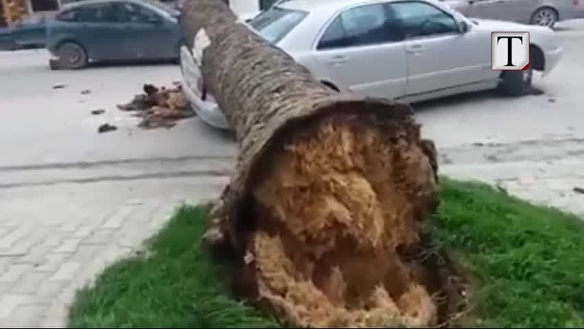 Era e fortë rrëzon vetratën, humb jetën 67-vjeçari në Vlorë (VIDEO)