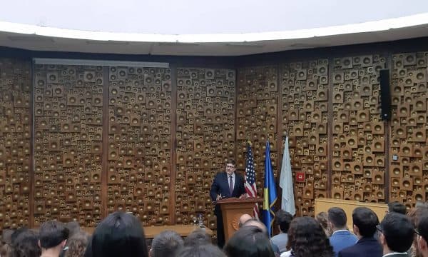  Palmer në Kosovë: Nuk ka integrim në sistemin ndërkombëtar, pa pajtim me Serbinë