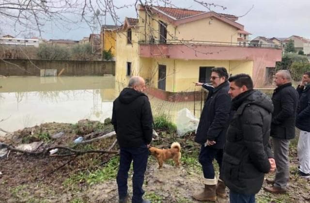 Paloka takon banorët në Shijak: Qeveria dhe Bashkia përgjegjëse për përmbytjet 