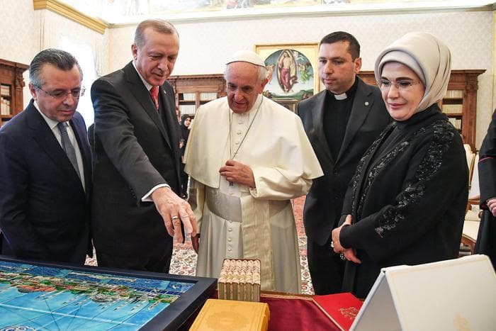Erdogan mbërrin në Romë, Salvini: Turp për ne që e presim