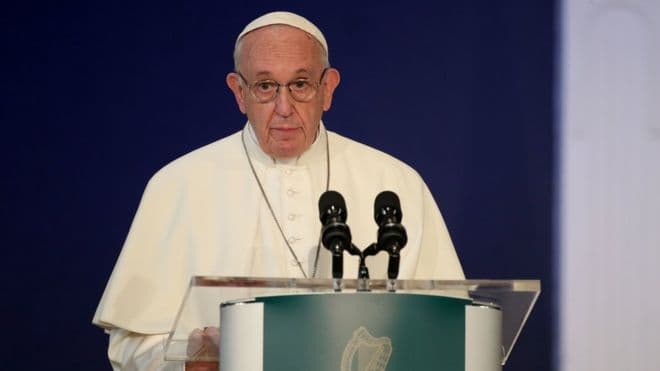 Vizita e Papa Françeskut në Irlandë sjell 'emocione të përziera'/ Ati i Shenjtë pranon "skandalin e rëndë" të abuzimit të të rinjve