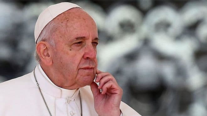 Kthesa e Kishës Katolike, Papa e bën të detyrueshëm raportimin e abuzimeve seksuale