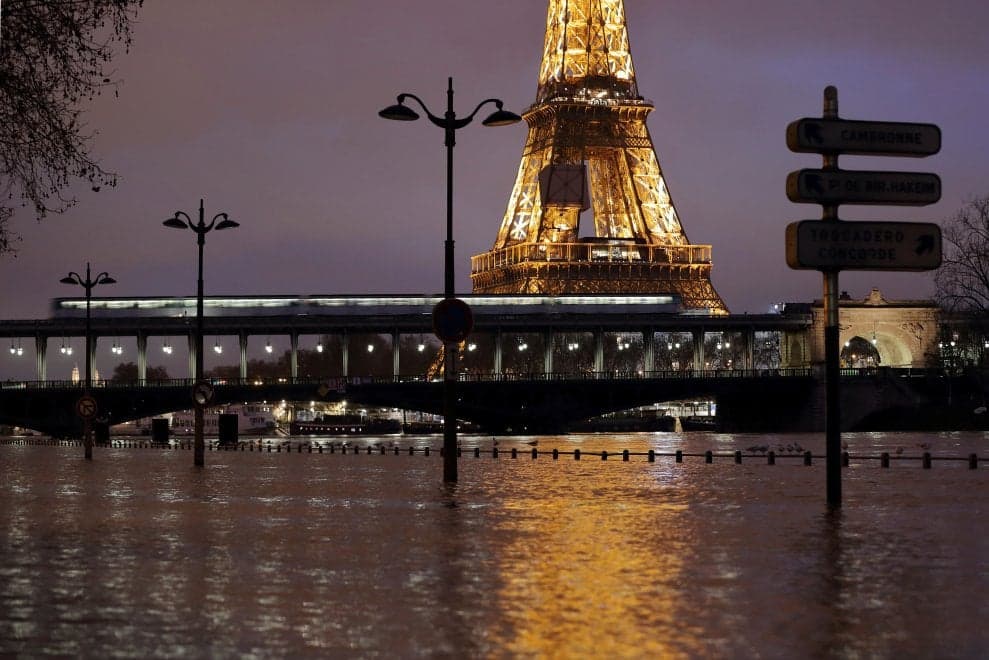 Franca në alarm nga moti i keq, dalja e lumit Sena bllokon Parisin (VIDEO)