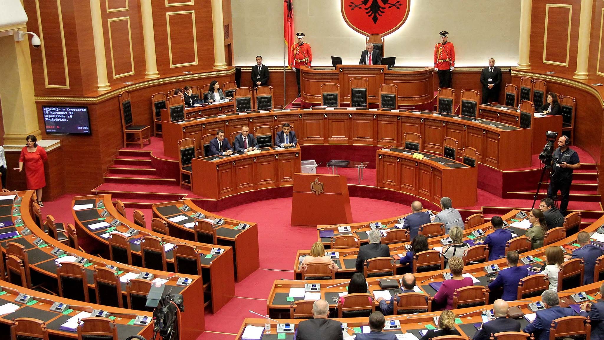 Parlamenti miraton projektrezolutën për fillimin e bisedimeve për anëtarësim në BE