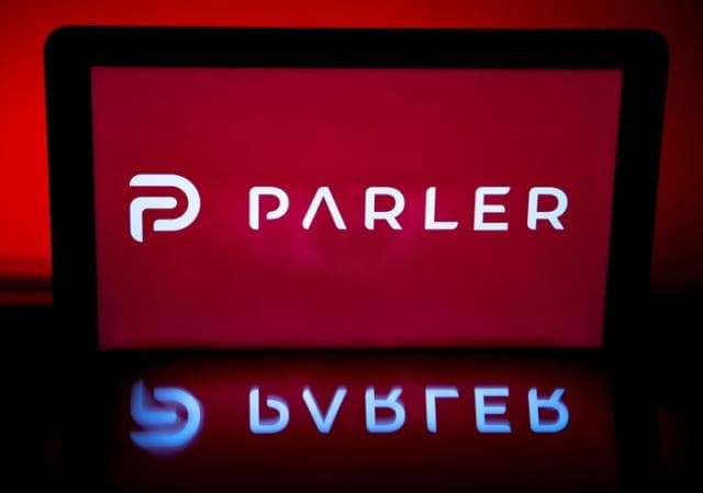 Nuk kanë fund telashet e Parler, bordi i drejtorëve shkarkon CEO-n