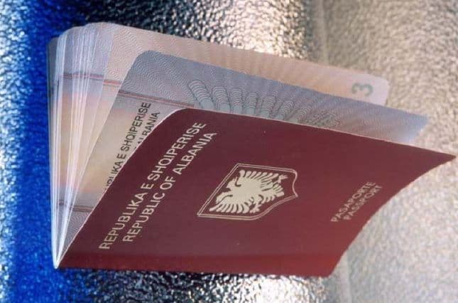 Denoncon të humbur pasaportën, por në fund i bën “gropën” vetes dhe…