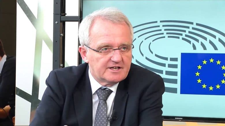 Nënkryetari PE-së: S’mund të jap datë për liberalizimin e vizave për Kosovën