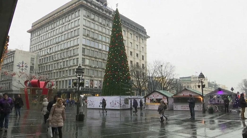 Politika në Serbi, sherr për koston e pemës së Krishtlindjeve