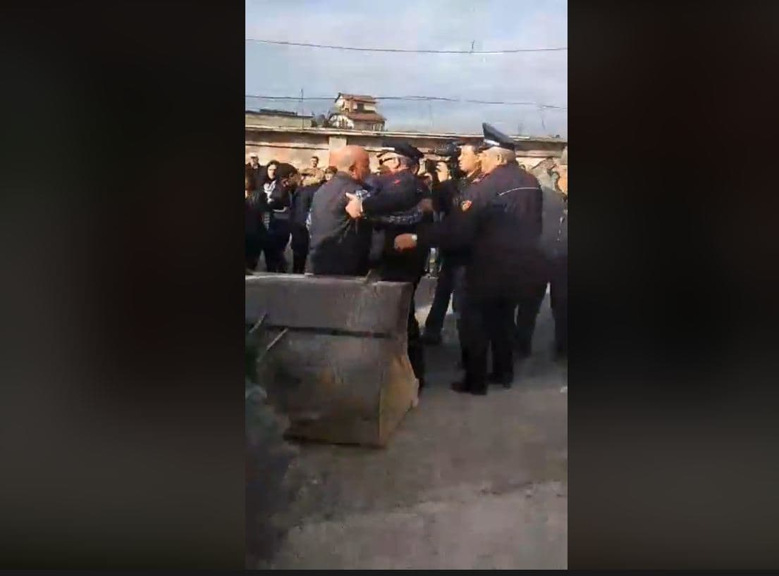 IKMT nis shembjen e banesave në Laprakë, tension mes banorëve dhe policisë (VIDEO)