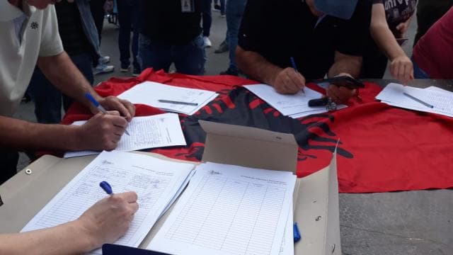 Nis firmosja e peticionit për rindërtimin e Teatrit