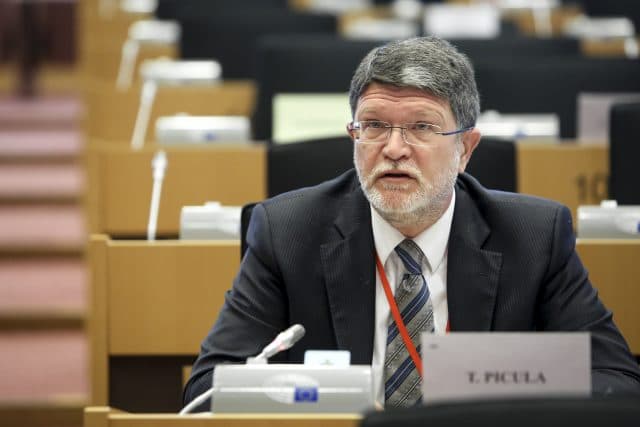 Raporti i eurodeputetit Picula: Të hapen negociatat për Shqipërinë dhe Maqedoninë e Veriut
