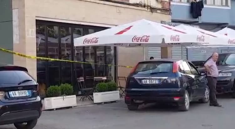Plagosen me armë tre persona te Pallati i Sportit në Elbasan