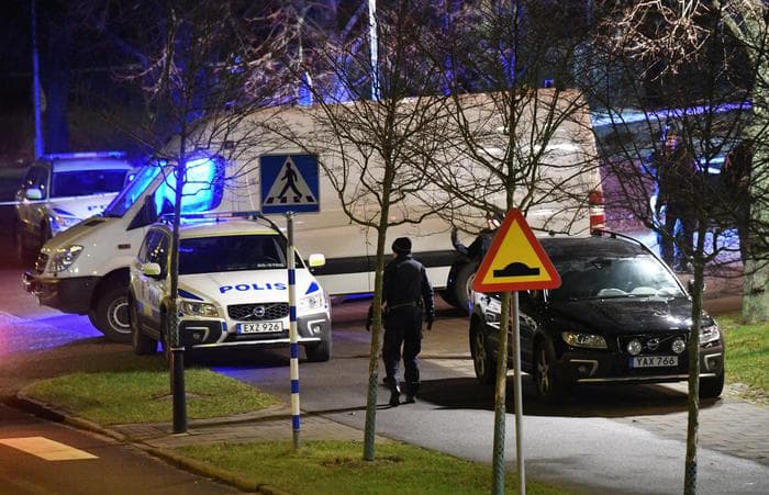 Eksploziv stacionit të policisë, 2 të arrestuar në Suedi