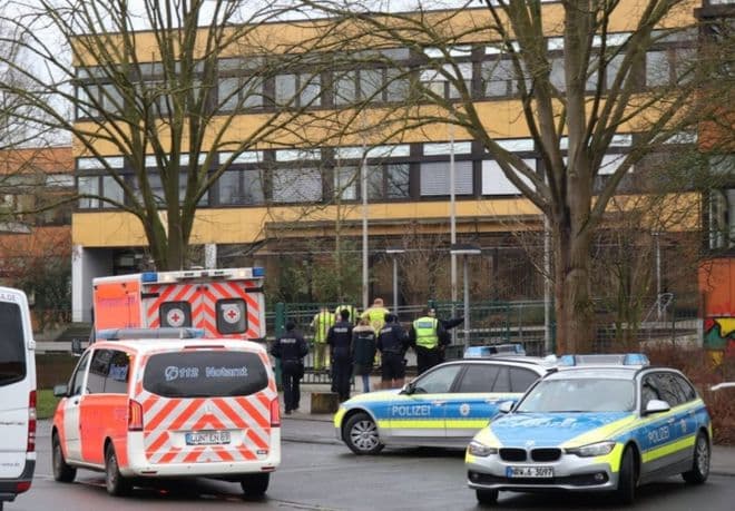 Ngjarje rëndë në Gjermani, 15-vjeçari sulmon me thikë shokun e klasës