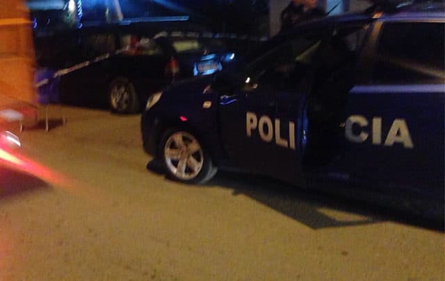 Të shtëna me armë pranë një shkolle në Laç, policia identifikon autorin