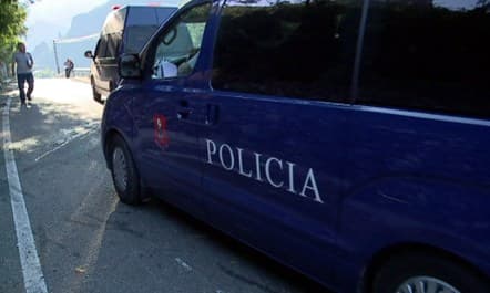 E rëndë në Tiranë, 13-vjeçari vetëvritet me armën e të atit