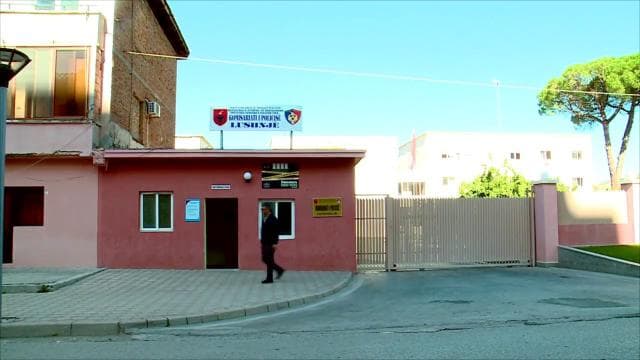 Goditi qëllimisht policin, arrestohet 29-vjeçari nga Divjaka