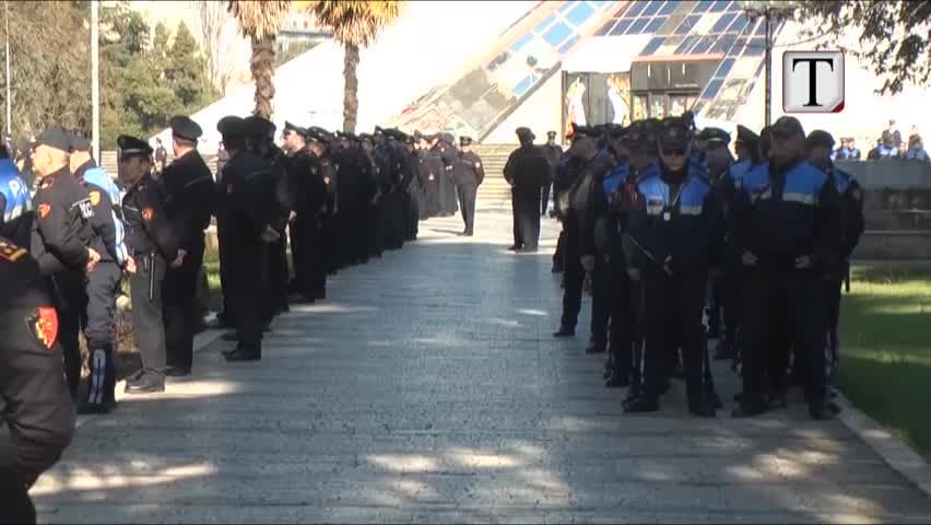 PD përplaset me Policinë e Shtetit për lejen e tubimit (VIDEO)