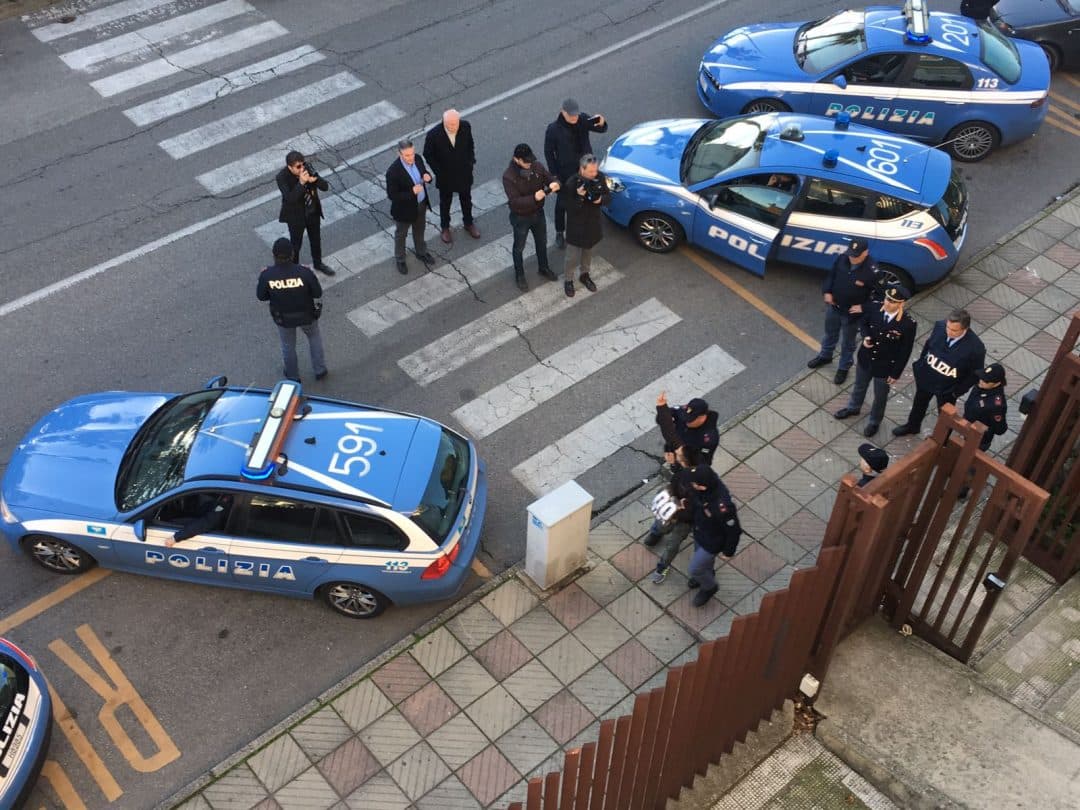 Trafikonin drogë dhe e shpërndanin në të gjithë Italinë, dy shqiptarë në pranga (VIDEO)