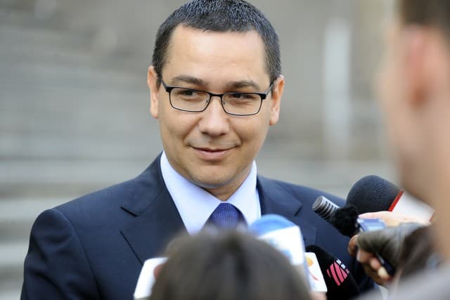 Ish-kryeministri rumun, Viktor Ponta, merr shtetësinë serbe