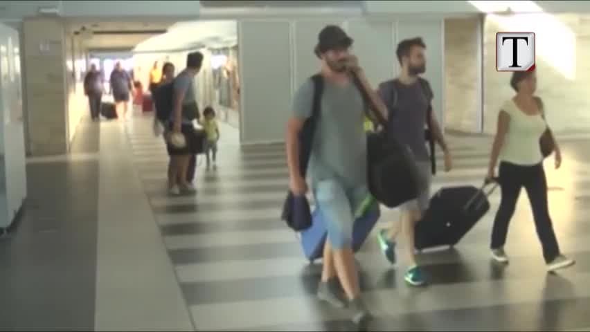Dyndet porti i Durrësit, mbërrijnë 5 mijë pasagjerë (VIDEO) 