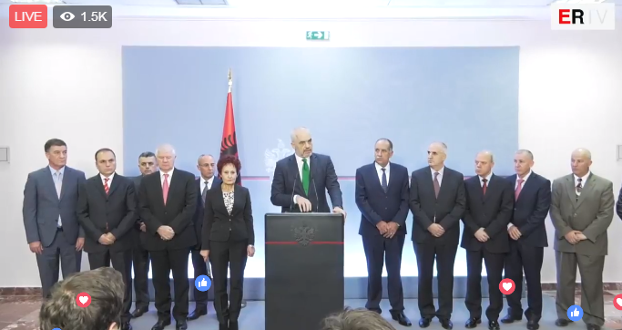 Qeveria çon të gjithë prefektët në Durrës: Kontaktoni të gjitha familjet e dëmtuara (VIDEO)
