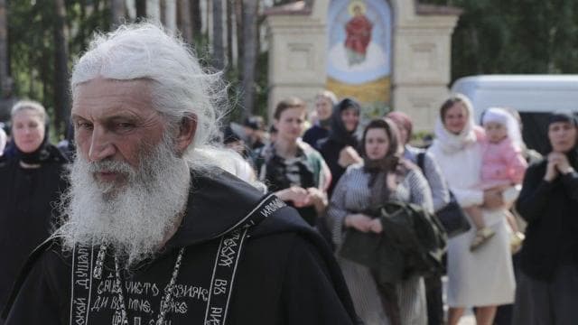 Mohoi ekzistencën e koronavirusit, arrestohet prifti në Rusi