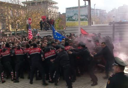 A kishte skenar opozita për futjen e protestuesve në Parlament? Ja çfarë thotë Basha 