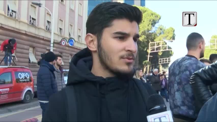Studentët dhe “zhurma” e një proteste pa krye (VIDEO)