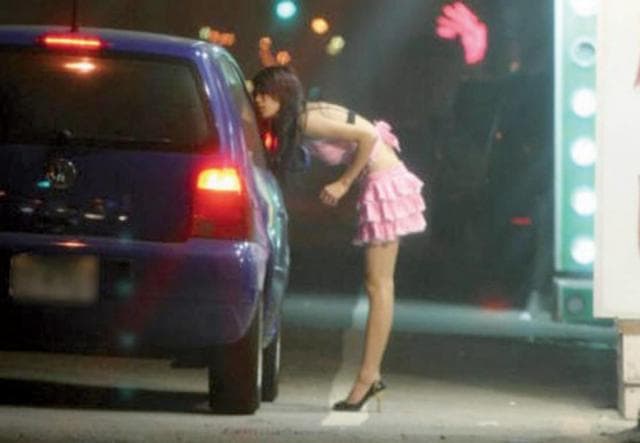 Spanjë/ 8 prostituta infektohen me koronavirus, alarmi i autoriteteve: Klientët nuk identifikohen 	