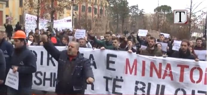 Minatorët zbresin në kryeqytet: Shtetin e ka kapur Samir Mane (VIDEO)