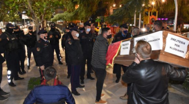 Protesta për Klodian Rashën në Durrës, arrestohen dy organizuesit