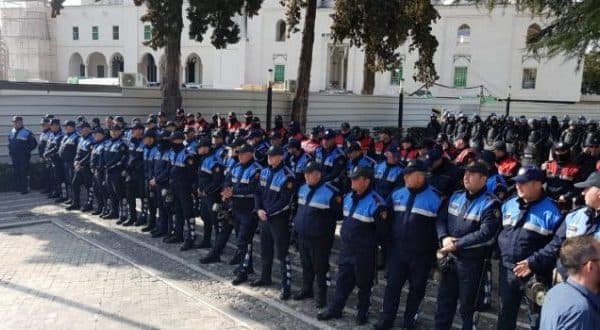    Protesta e 10-të e opozitës, policia merr masat për mbarëvajtjen e saj (VIDEO)
