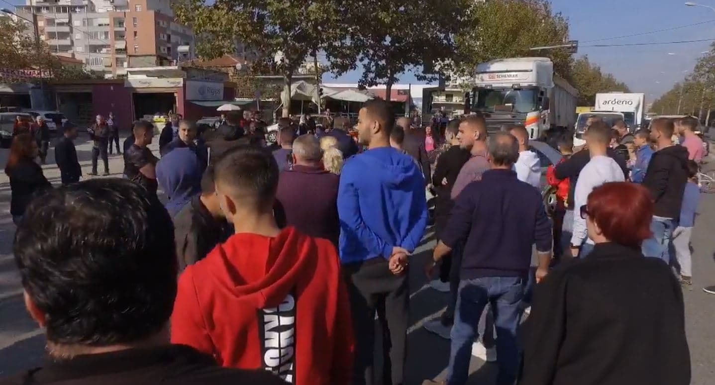 Banorët e “Astirit” kundër Veliajt: Nuk ka lloto e lavazhe, janë shtëpi të ngritura me djersë (VIDEO)