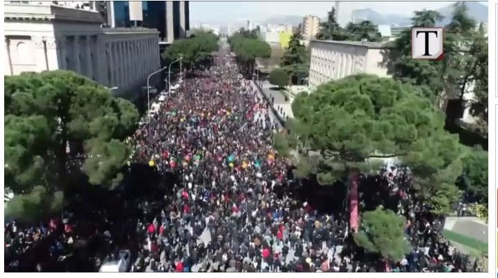 Gjykata lë në burg tre protestues, opozita: Vendim politik (VIDEO)