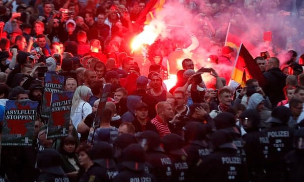 Protesta kundër emigrantëve “përplas” shefin e inteligjencës gjermane me kancelaren Merkel