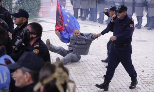 Protestat e opozitës, procedohet penalisht Gazment Bardhi, arrestohen shtatë protestues