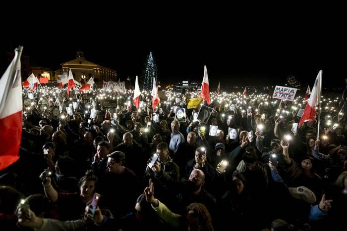 Maltë, protestat detyrojnë kryeministrin të dorëhiqet