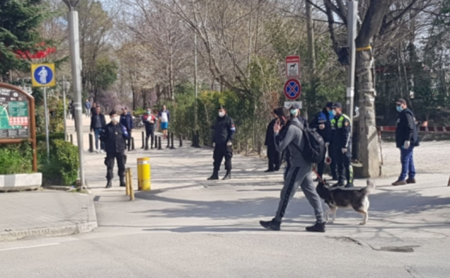 Protestë kundër bllokimit të Liqenit Artificial, policia tenton t’i largojë me forcë