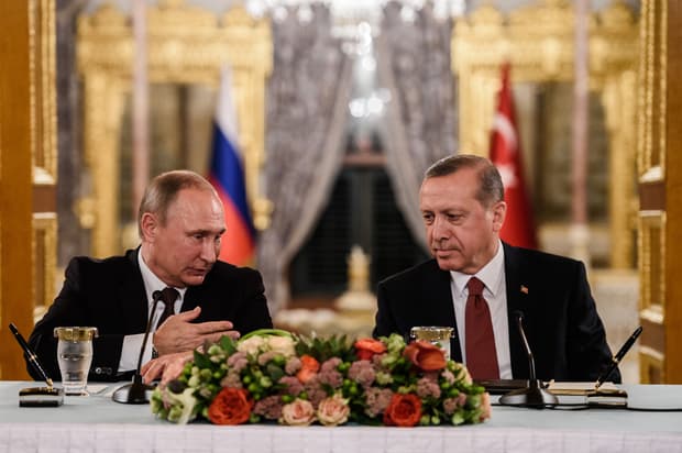 Çmimi i gazit/ Turqia dhe Rusia i japin fund mosmarrëveshjes (VIDEO)