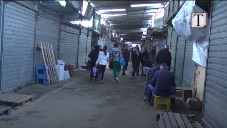 Biznesi nuk pranon Tvsh, mbyllen qepenat për 2 orë (VIDEO)