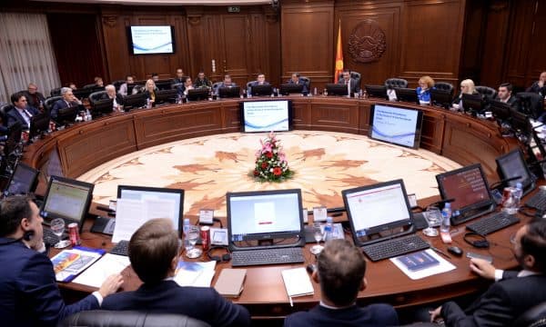 Zaevi prezanton të shtunën kabinetin e ri qeveritar në Maqedoni