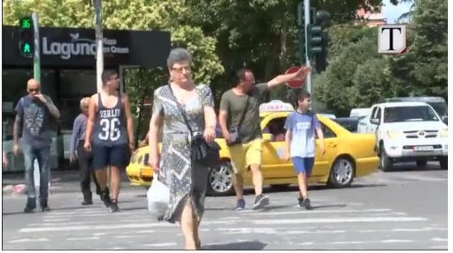 Me këmbë nga shtëpia në punë (VIDEO)
