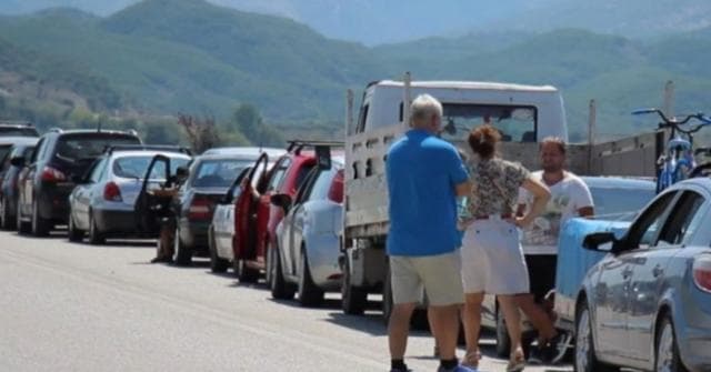 Policia: Qytetarët janë lajmëruar për kufizimet e qeverisë greke në Doganën e Kakavijës
