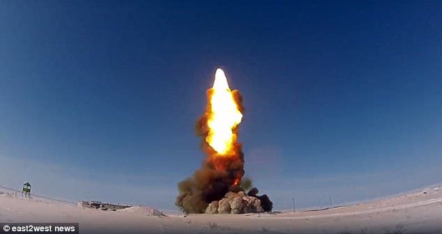 Putin “tregon muskujt”, teston sistemin e ri antiraketor për të mbrojtur Kremlinin (VIDEO)